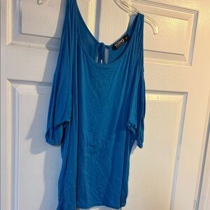 Women’s cold shoulder top. Size XL